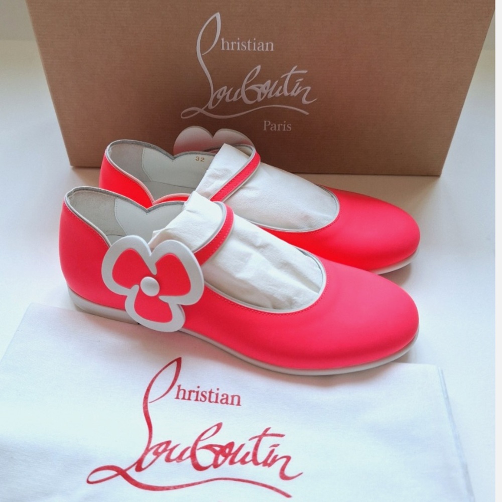 ❤️ New Christian Louboutin Neon Pink Flats with Flower Accent